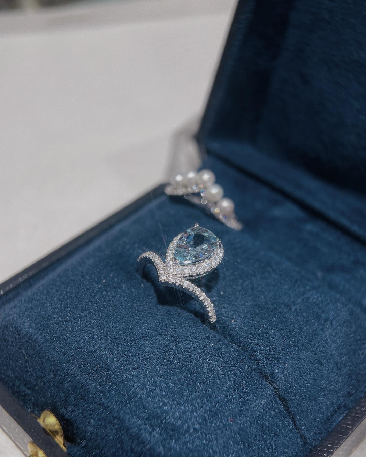 Vintage 1.68ct Pear Cut Matural Aquamarine Bridal Set Stackable Ring - Wedding Gift - Scene 6