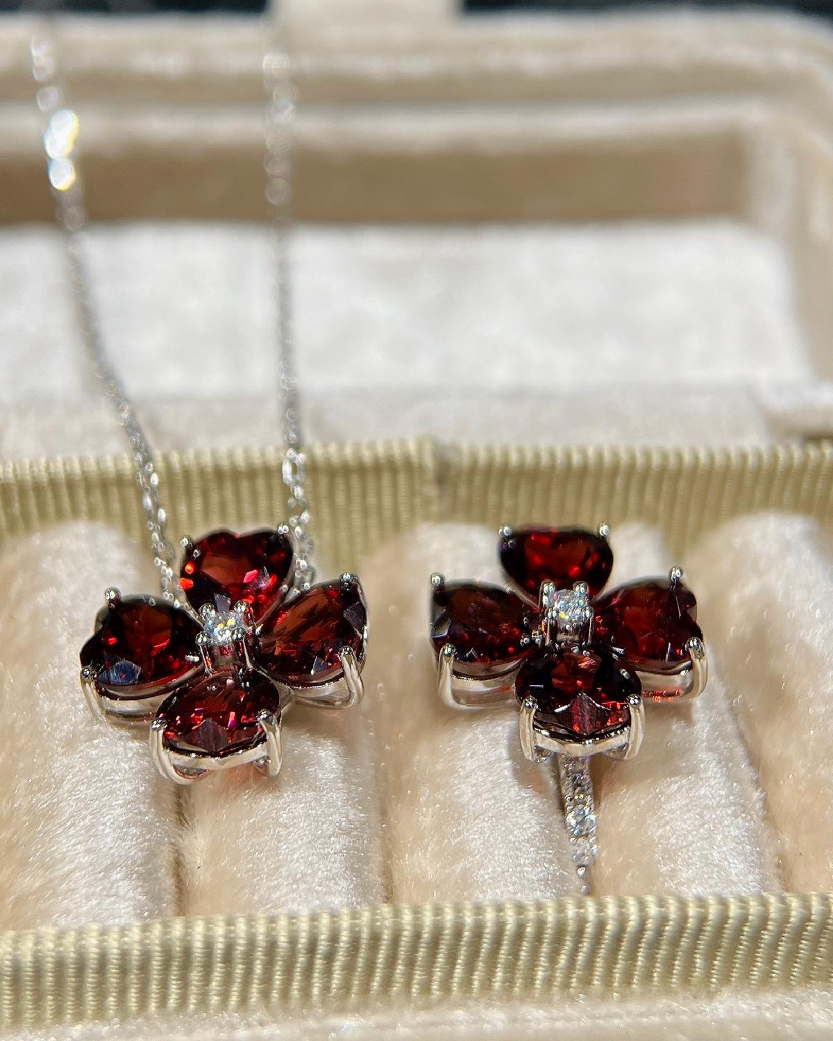 Garnet clover ring for good luck - For Her, For Girlfriend